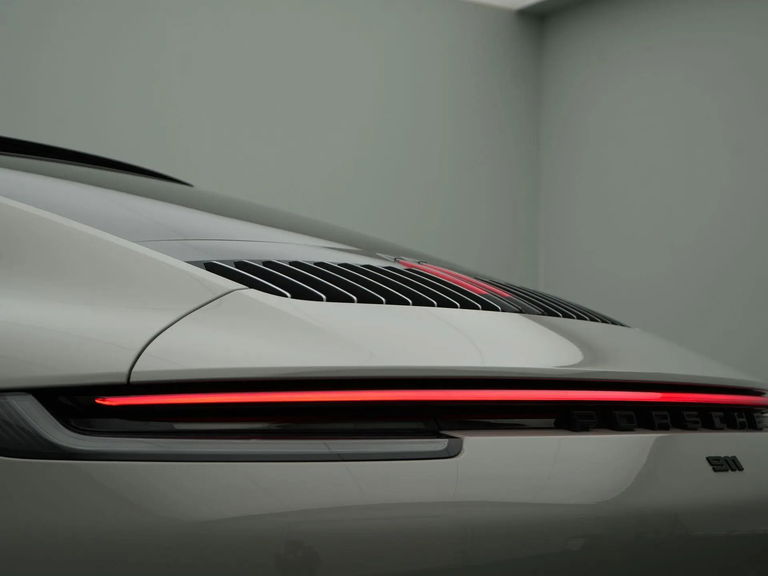 Porsche 992 Carrera 4