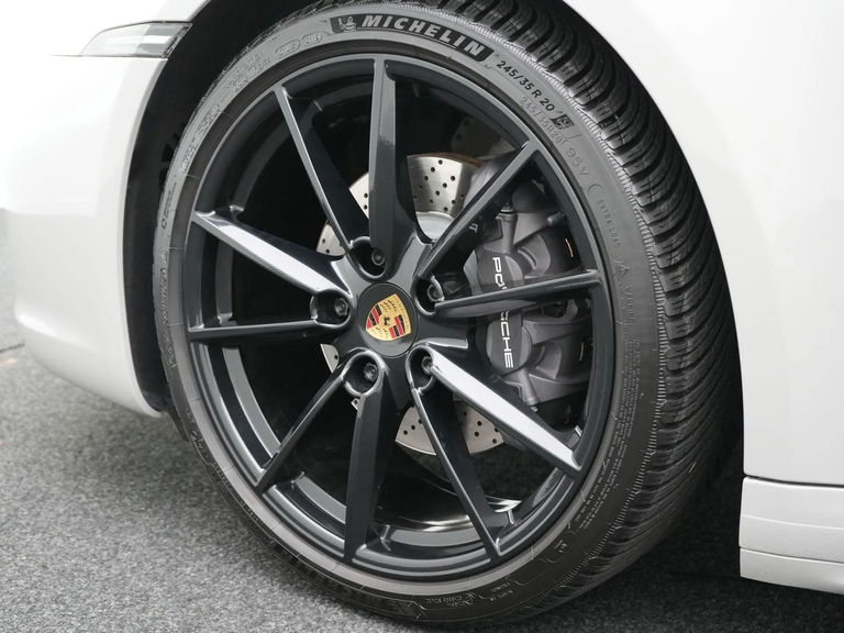 Porsche 992 Carrera 4