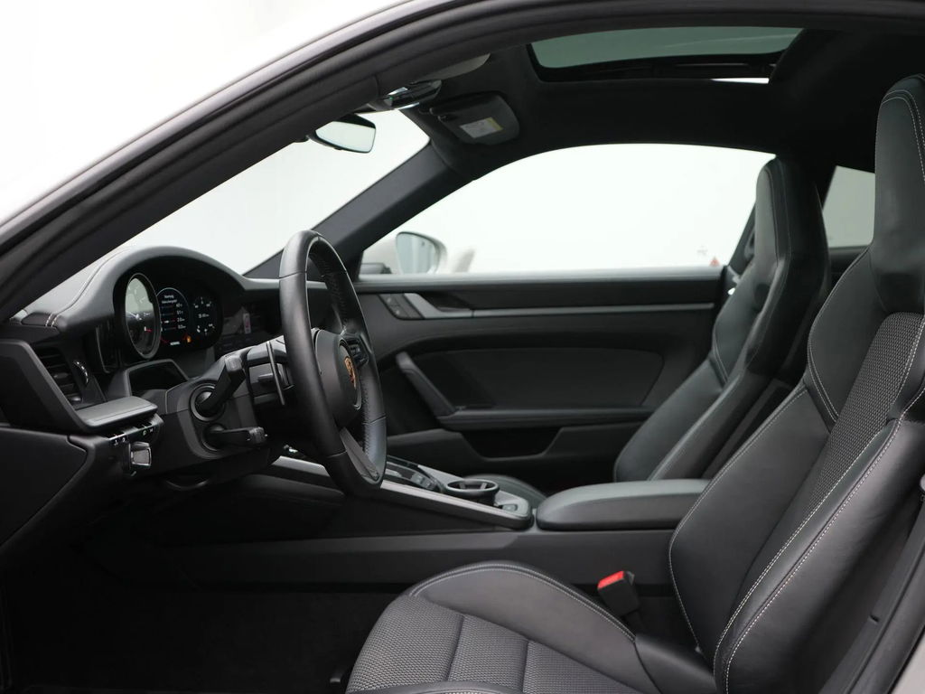 Porsche 992 Carrera 4