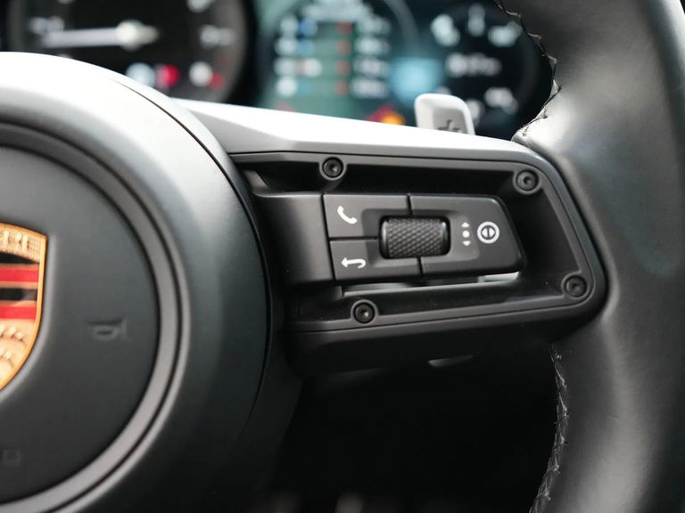 Porsche 992 Carrera 4