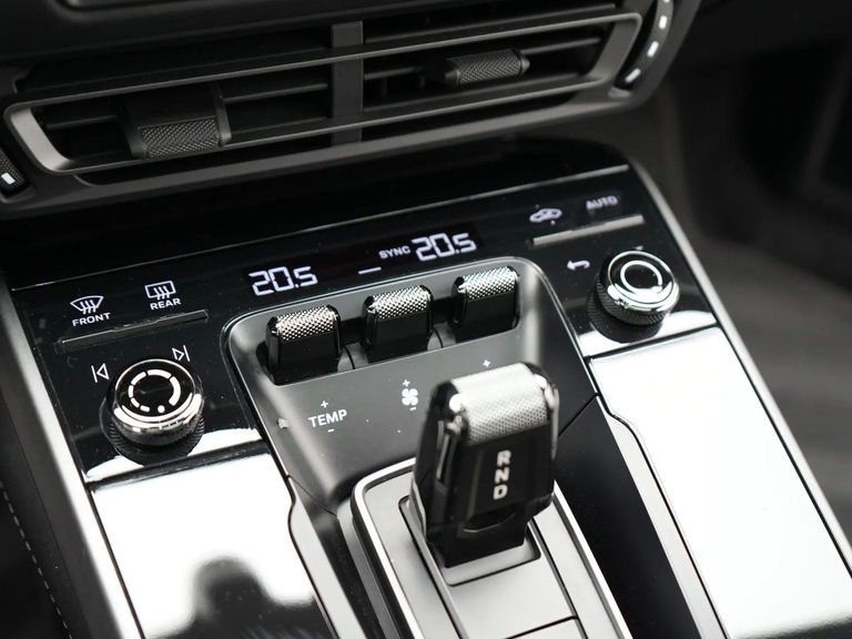 Porsche 992 Carrera 4