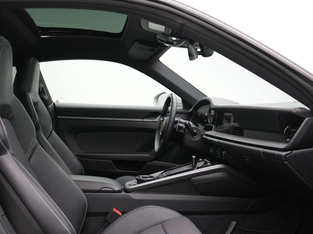 Porsche 992 Carrera 4