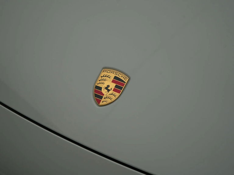 Porsche 992 Carrera 4