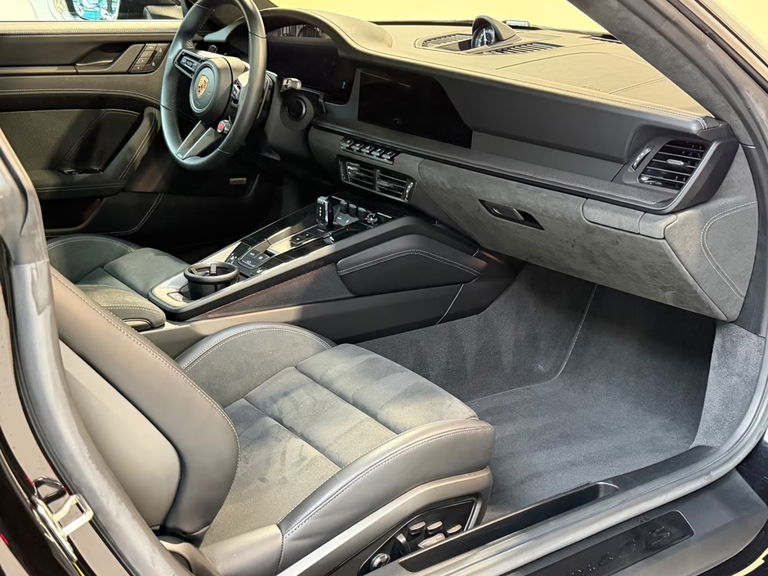 Porsche 992.2 Carrera 4 GTS