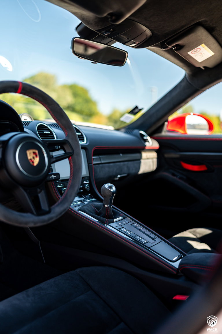 Porsche 718 Cayman GT4