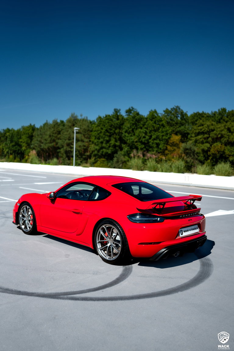 Porsche 718 Cayman GT4