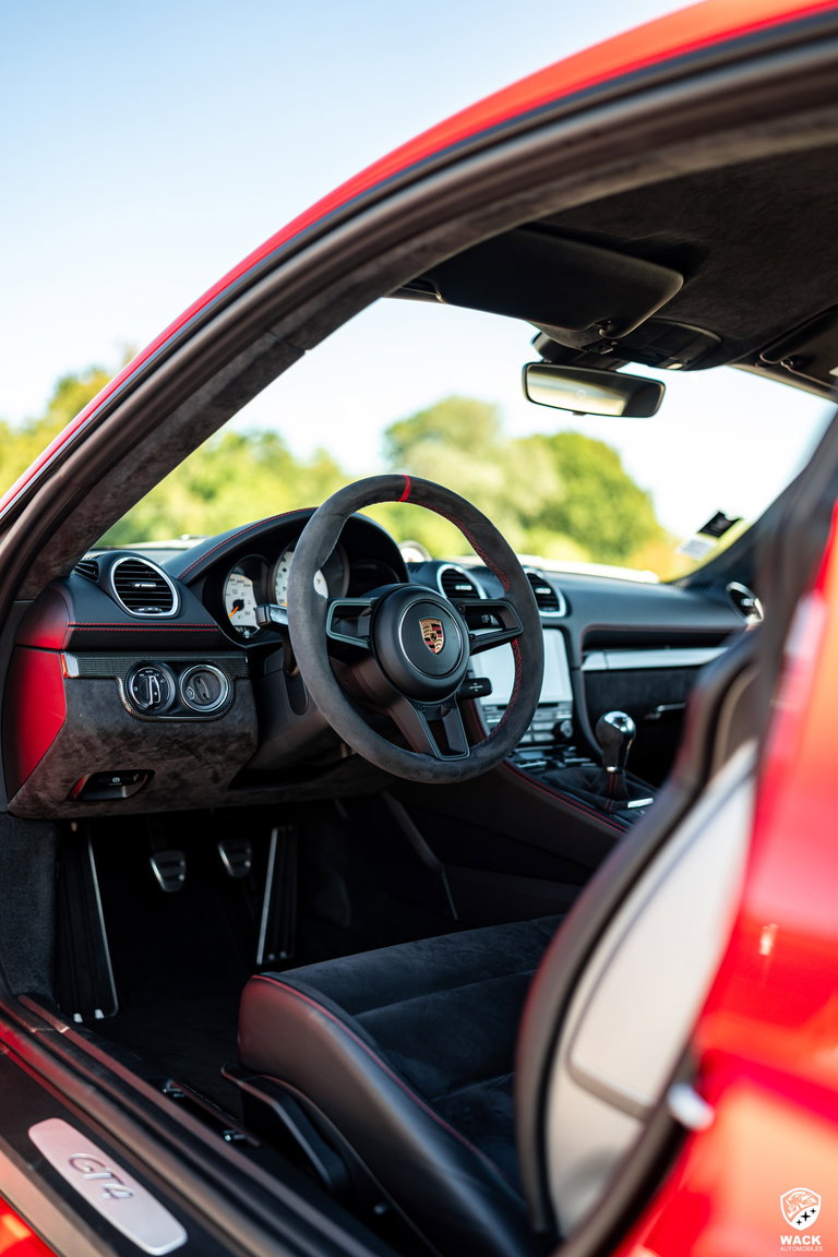 Porsche 718 Cayman GT4