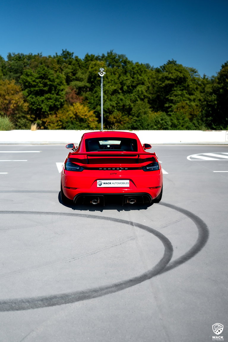 Porsche 718 Cayman GT4