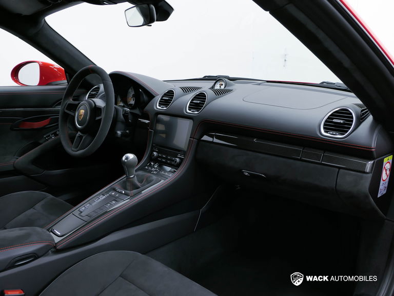 Porsche 718 Cayman GT4