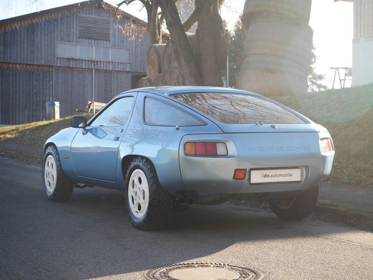 Porsche 928