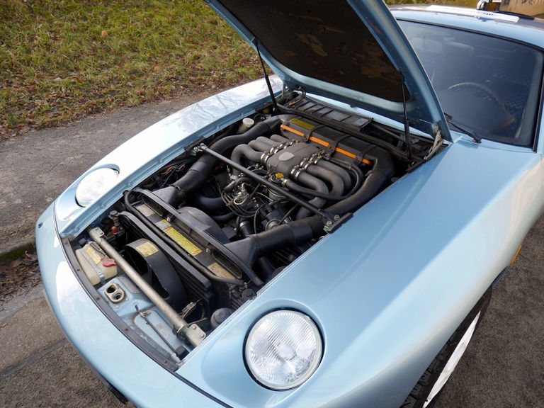 Porsche 928