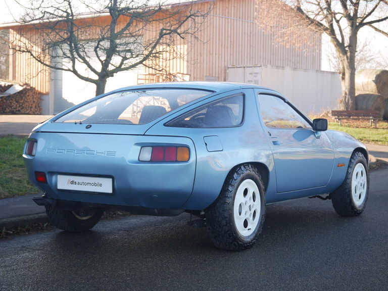 Porsche 928