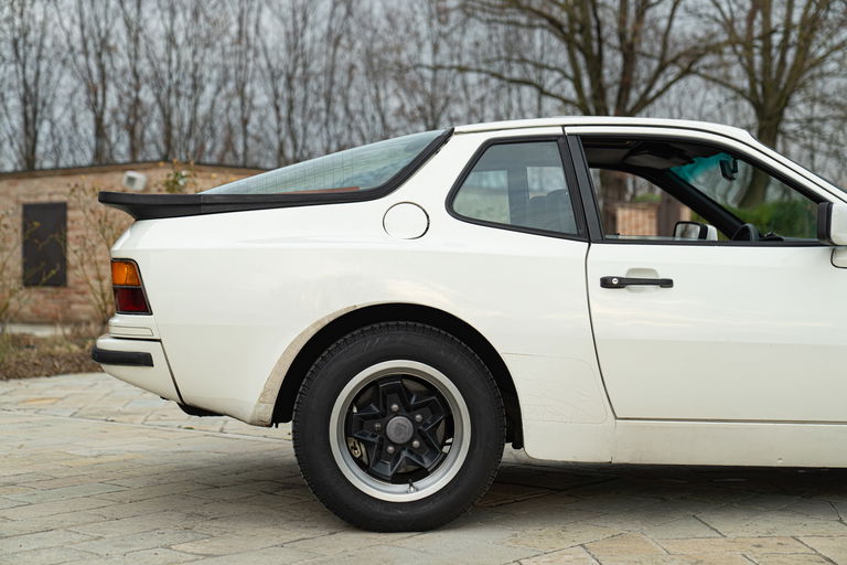 Porsche 944 Coupé