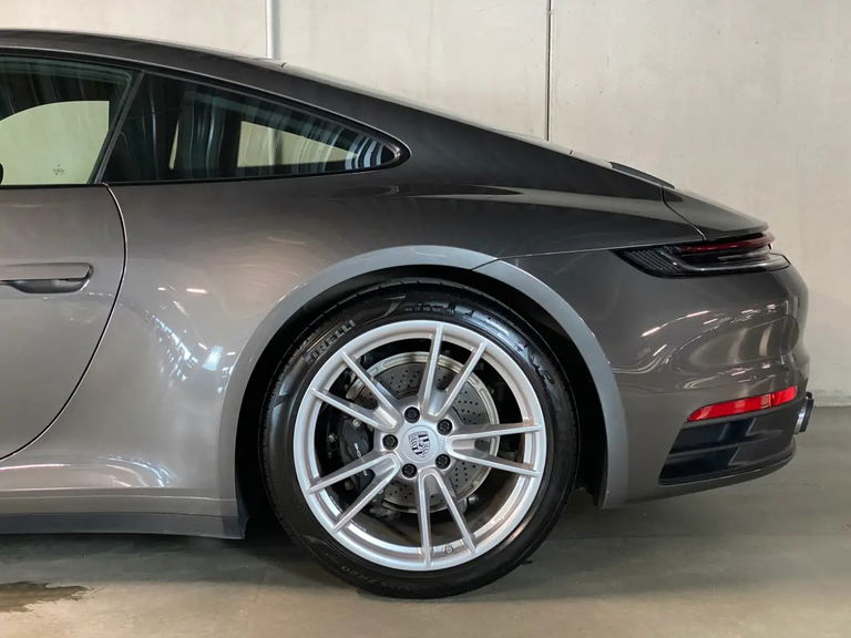 Porsche 992 Carrera