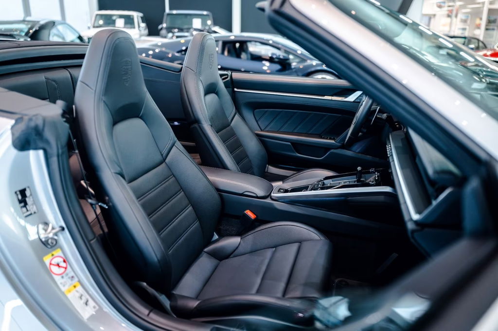 Porsche 992 Carrera 4 GTS