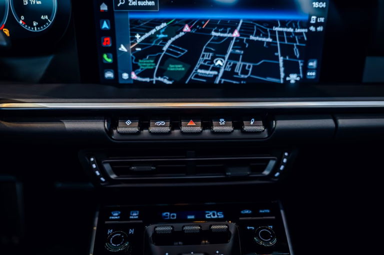 Porsche 992 Carrera 4 GTS