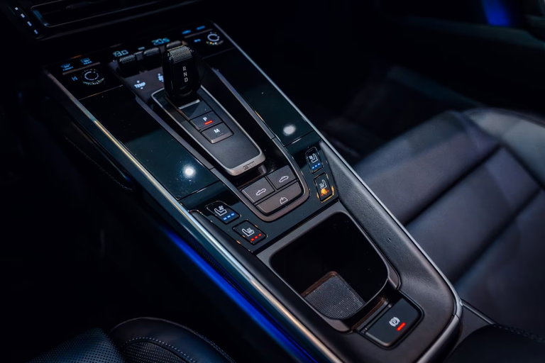 Porsche 992 Carrera 4 GTS