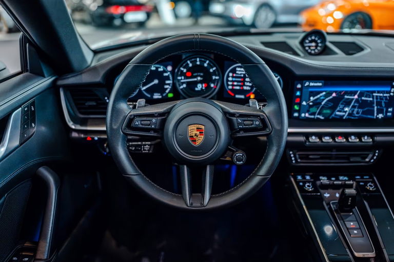 Porsche 992 Carrera 4 GTS