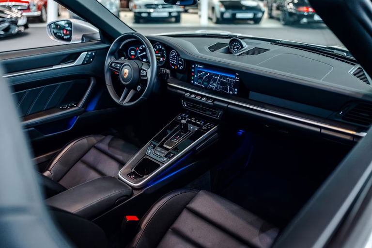 Porsche 992 Carrera 4 GTS