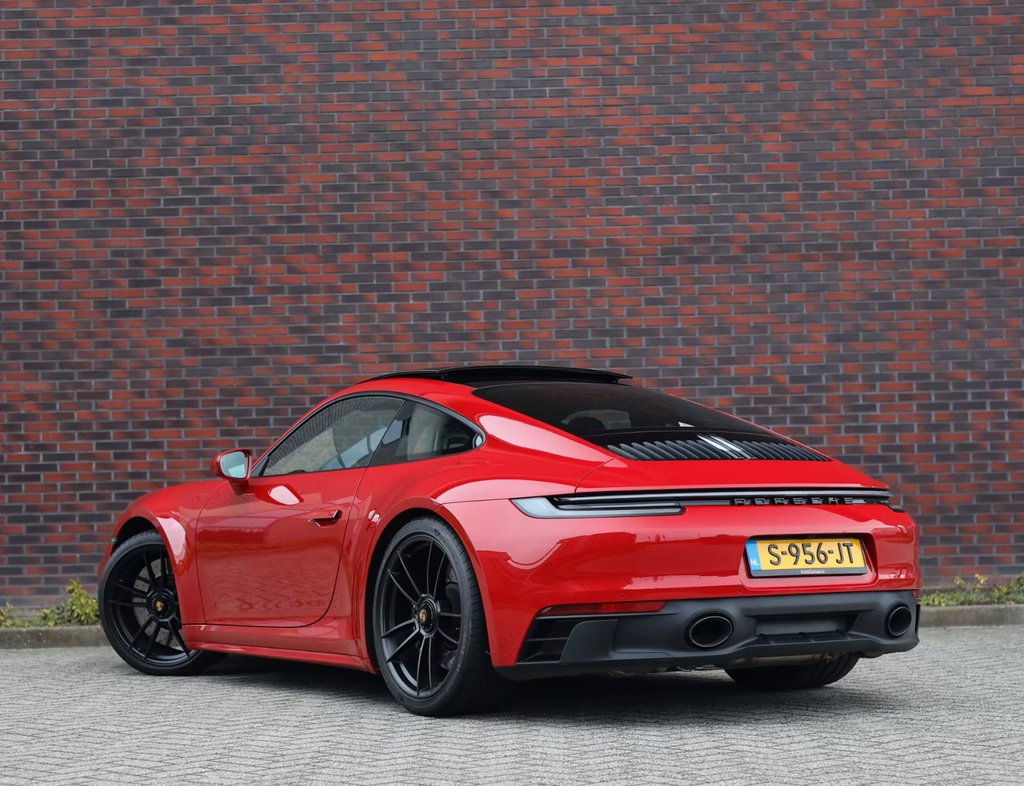Porsche 992 Carrera 4 GTS