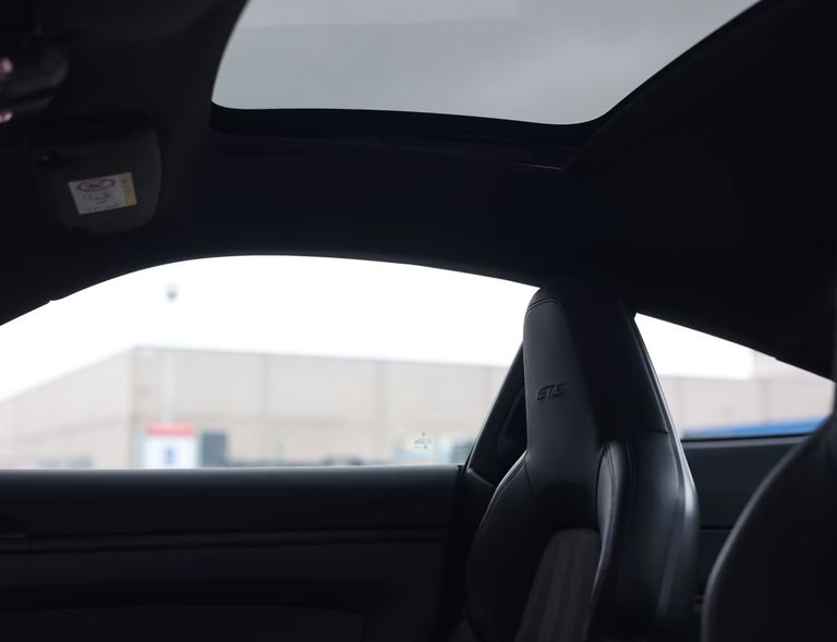 Porsche 992 Carrera 4 GTS