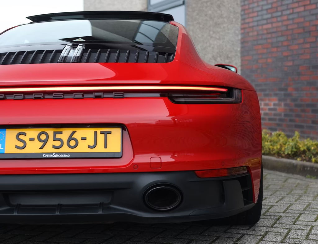 Porsche 992 Carrera 4 GTS