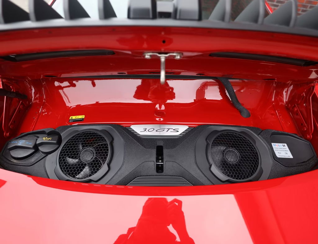 Porsche 992 Carrera 4 GTS