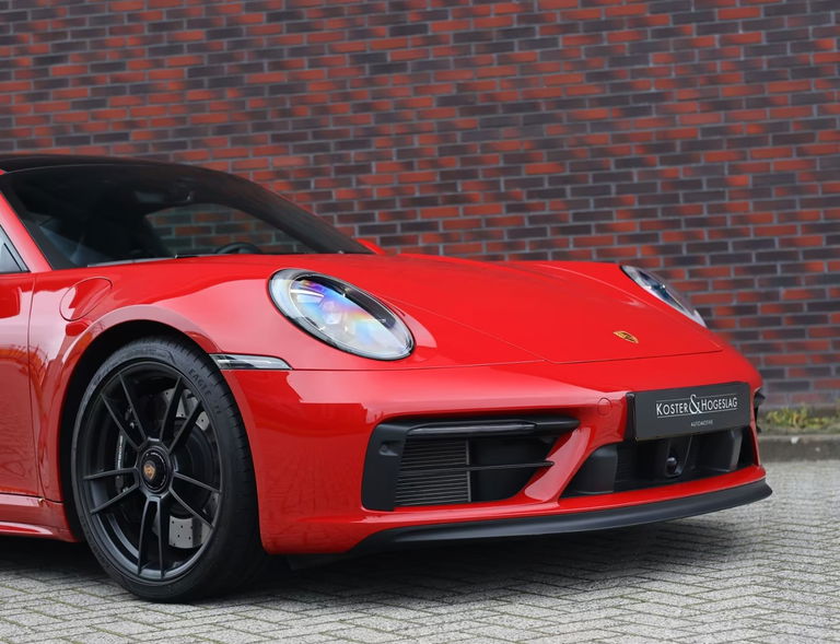 Porsche 992 Carrera 4 GTS