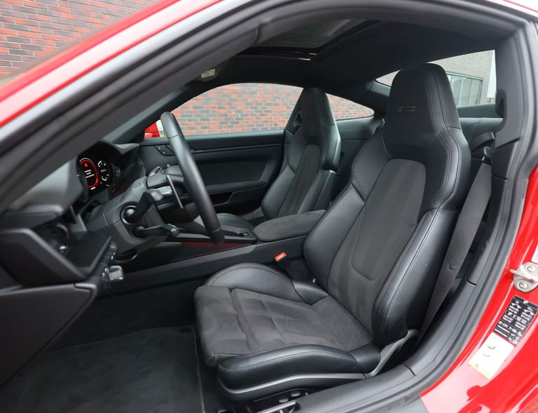 Porsche 992 Carrera 4 GTS