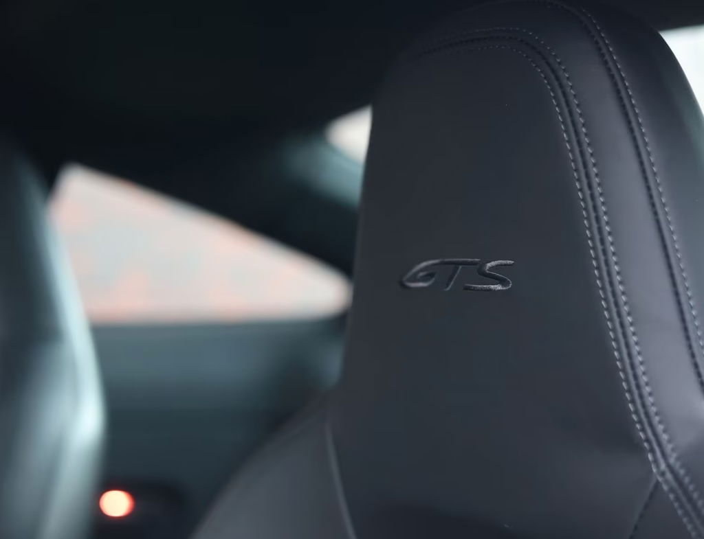 Porsche 992 Carrera 4 GTS