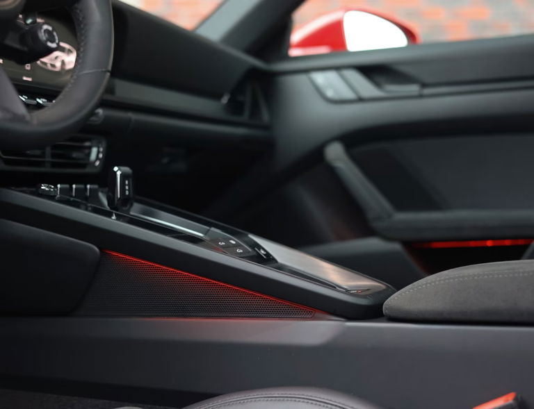 Porsche 992 Carrera 4 GTS