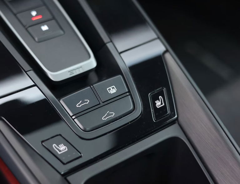 Porsche 992 Carrera 4 GTS