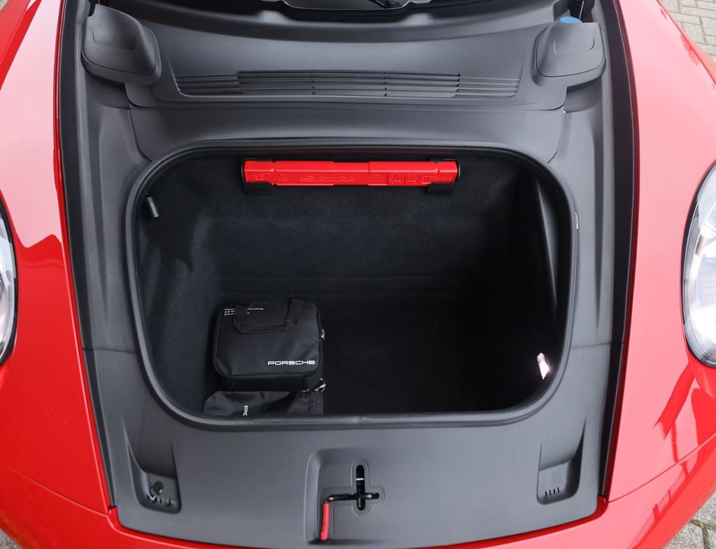 Porsche 992 Carrera 4 GTS