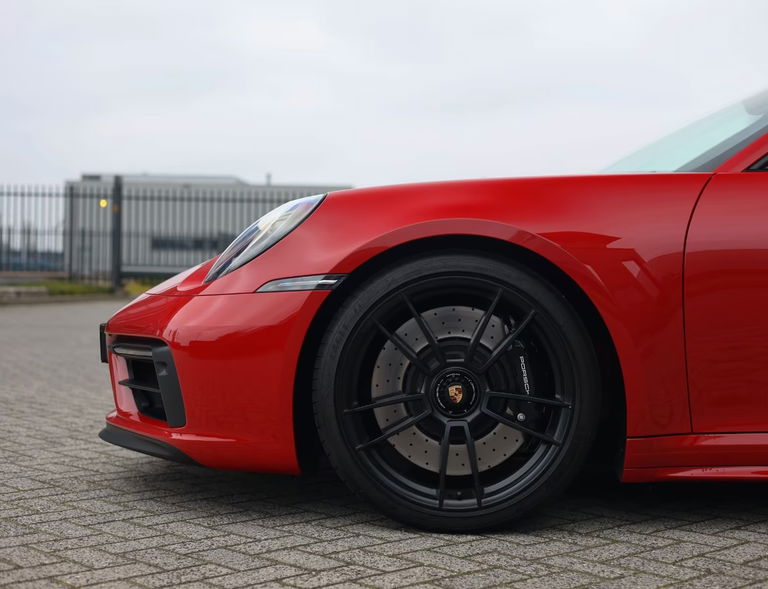 Porsche 992 Carrera 4 GTS