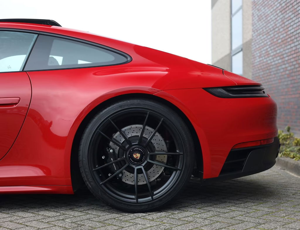 Porsche 992 Carrera 4 GTS