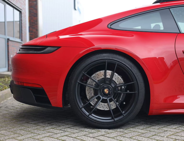Porsche 992 Carrera 4 GTS