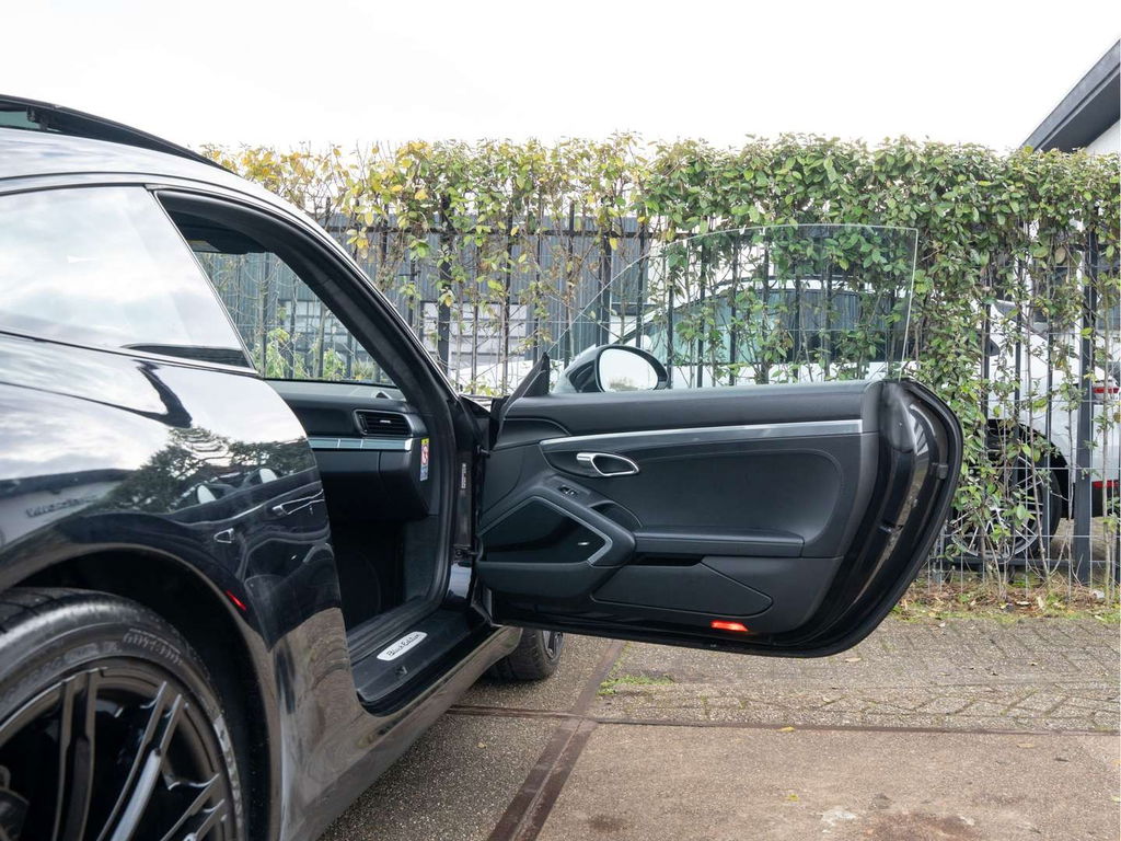 Porsche 991 Carrera 4 Black Edition