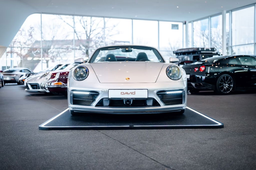 Porsche 992 Carrera 4 GTS