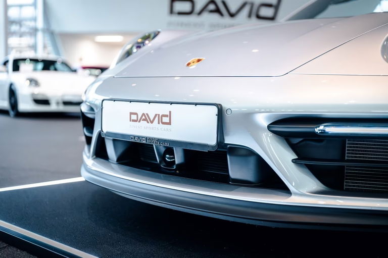 Porsche 992 Carrera 4 GTS