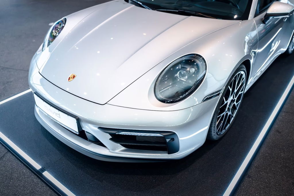 Porsche 992 Carrera 4 GTS