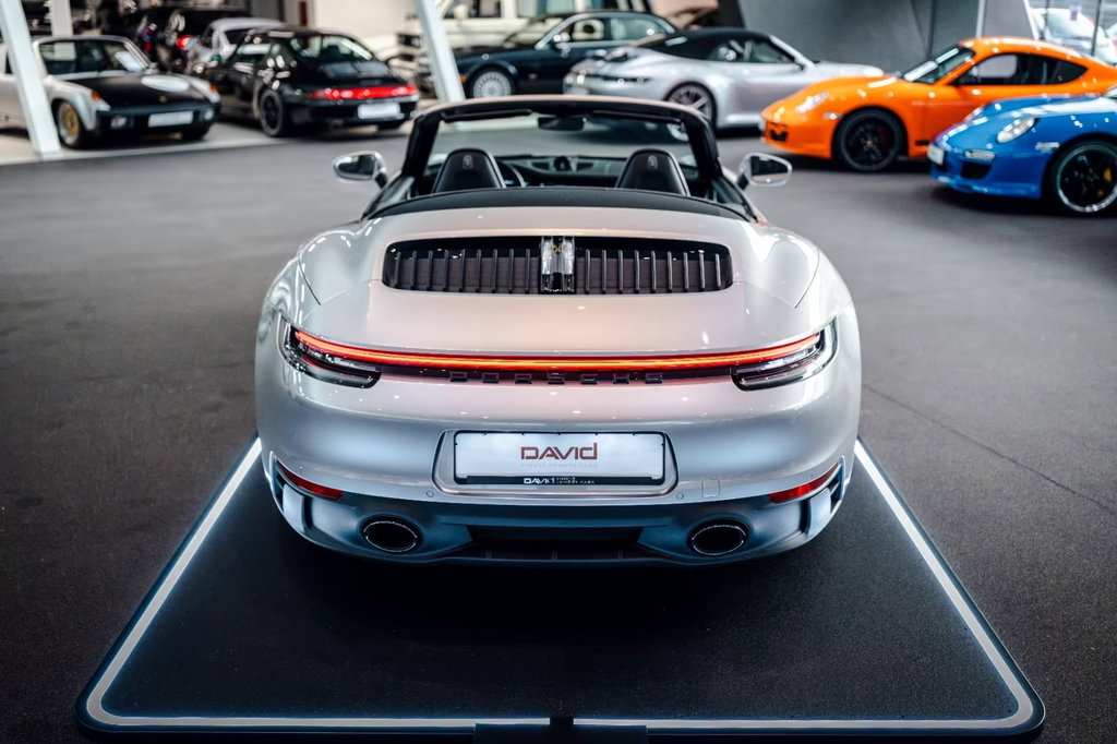 Porsche 992 Carrera 4 GTS