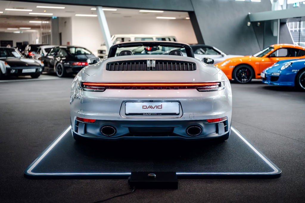 Porsche 992 Carrera 4 GTS