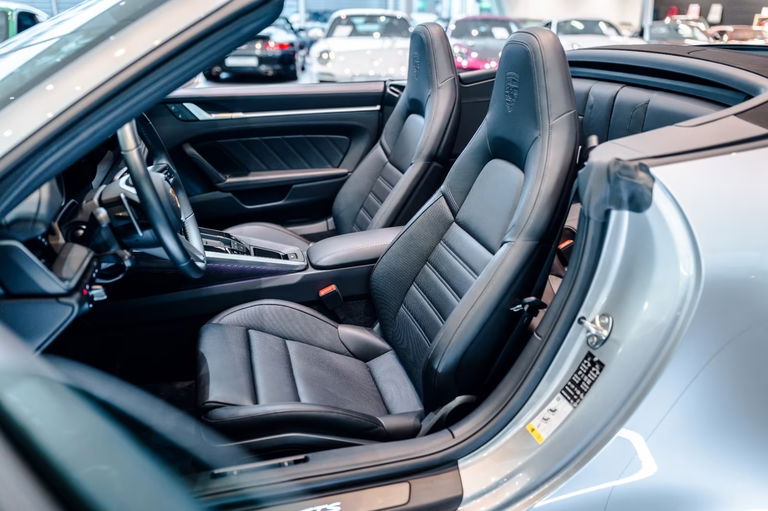 Porsche 992 Carrera 4 GTS