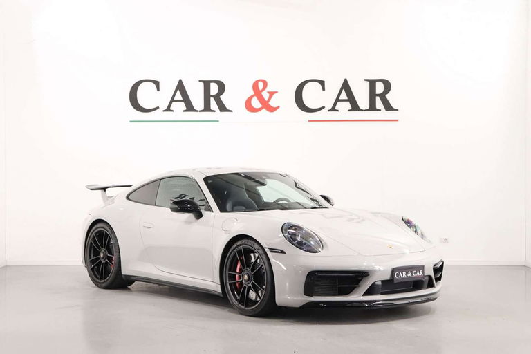 Porsche 992 Carrera 4 GTS