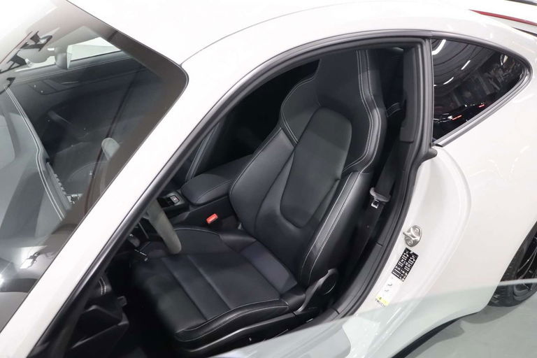 Porsche 992 Carrera 4 GTS