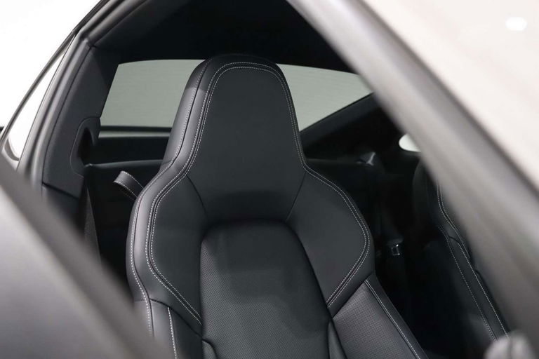 Porsche 992 Carrera 4 GTS