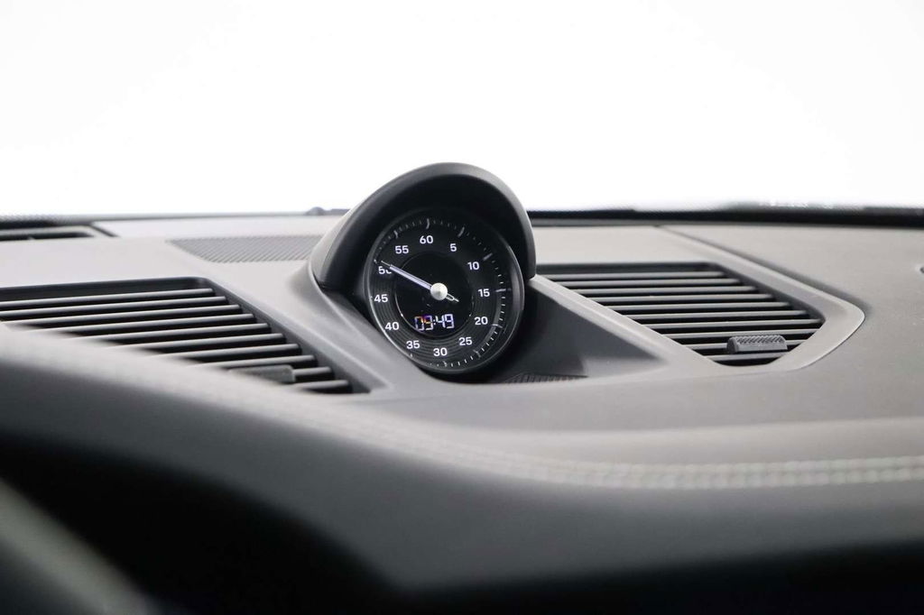 Porsche 992 Carrera 4 GTS