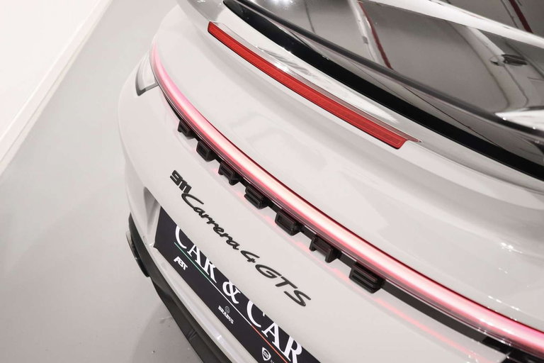 Porsche 992 Carrera 4 GTS