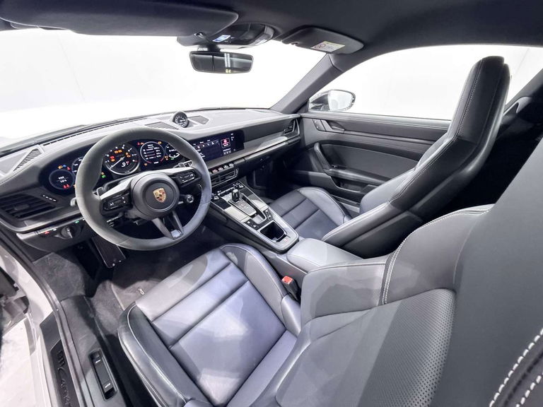 Porsche 992 Carrera 4 GTS