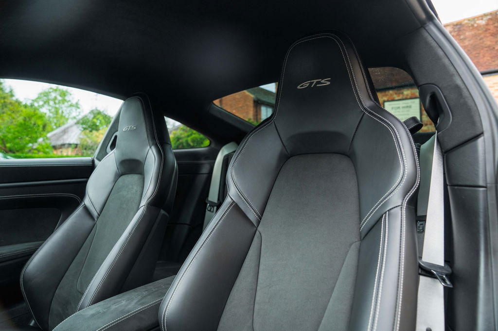 Porsche 992 Carrera 4 GTS